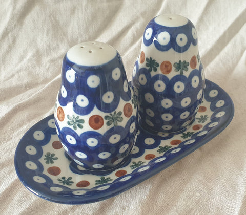 Salt & Pepper Shakers Set